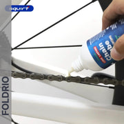 Brompton Brompton chain being lubricated with Squirt Wax Long Lasting 120ml; FOLDRIO branding shown vertically at left | Foldrio. Foldrio